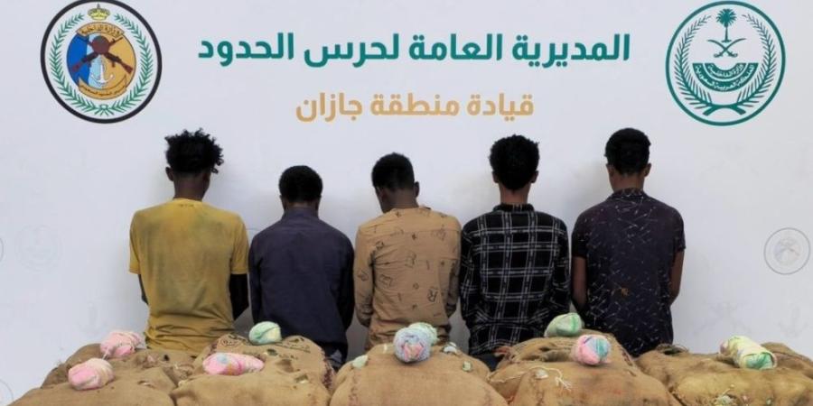 إحباط 3 محاولات لتهريب القات المخدر في جازان وعسير - اليوم الإخباري