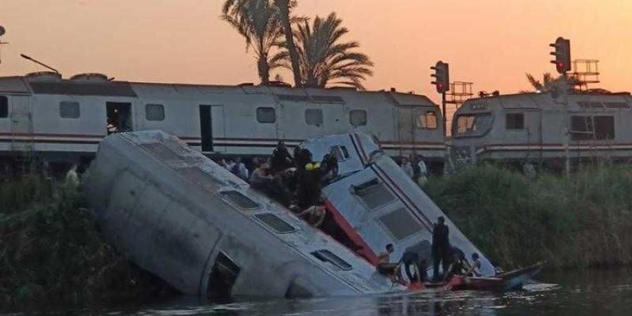 النائب العام يأمر بالتحقيق فى واقعة تصادم قطارين بمحافظة المنيا - اليوم الإخباري