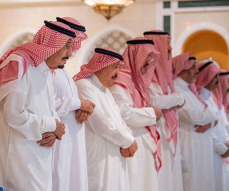 خادم الحرمين يؤدي صلاة قيام ليلة 29 في مكة المكرمة